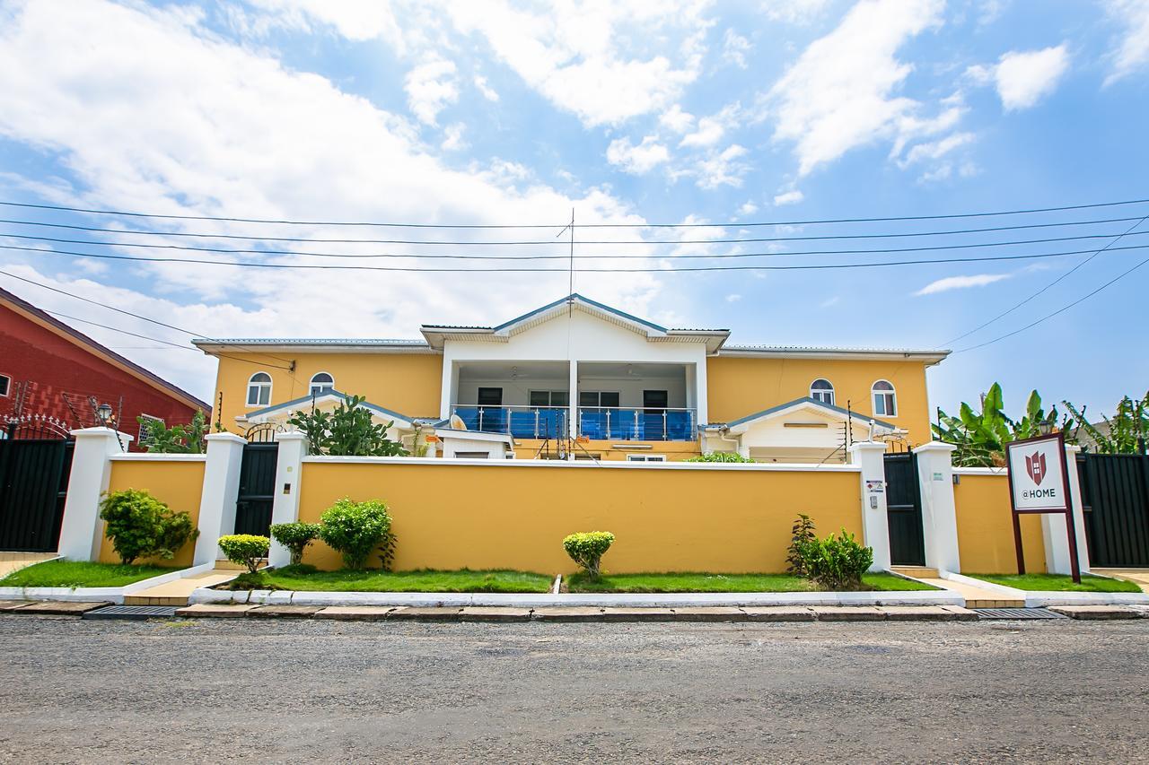 @Home Boutique B&B Hostel And Suite Accra Buitenkant foto