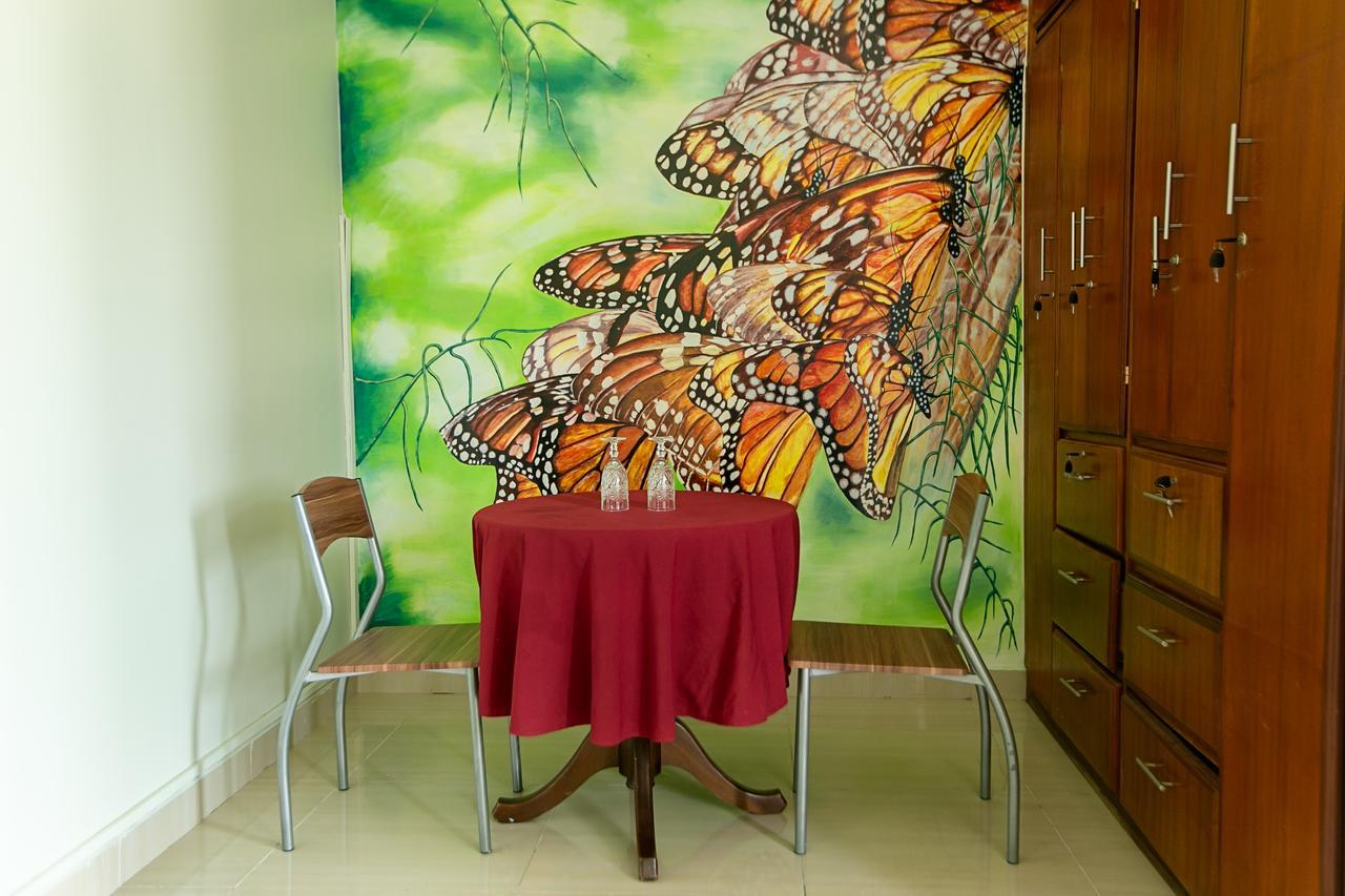 @Home Boutique B&B Hostel And Suite Accra Buitenkant foto