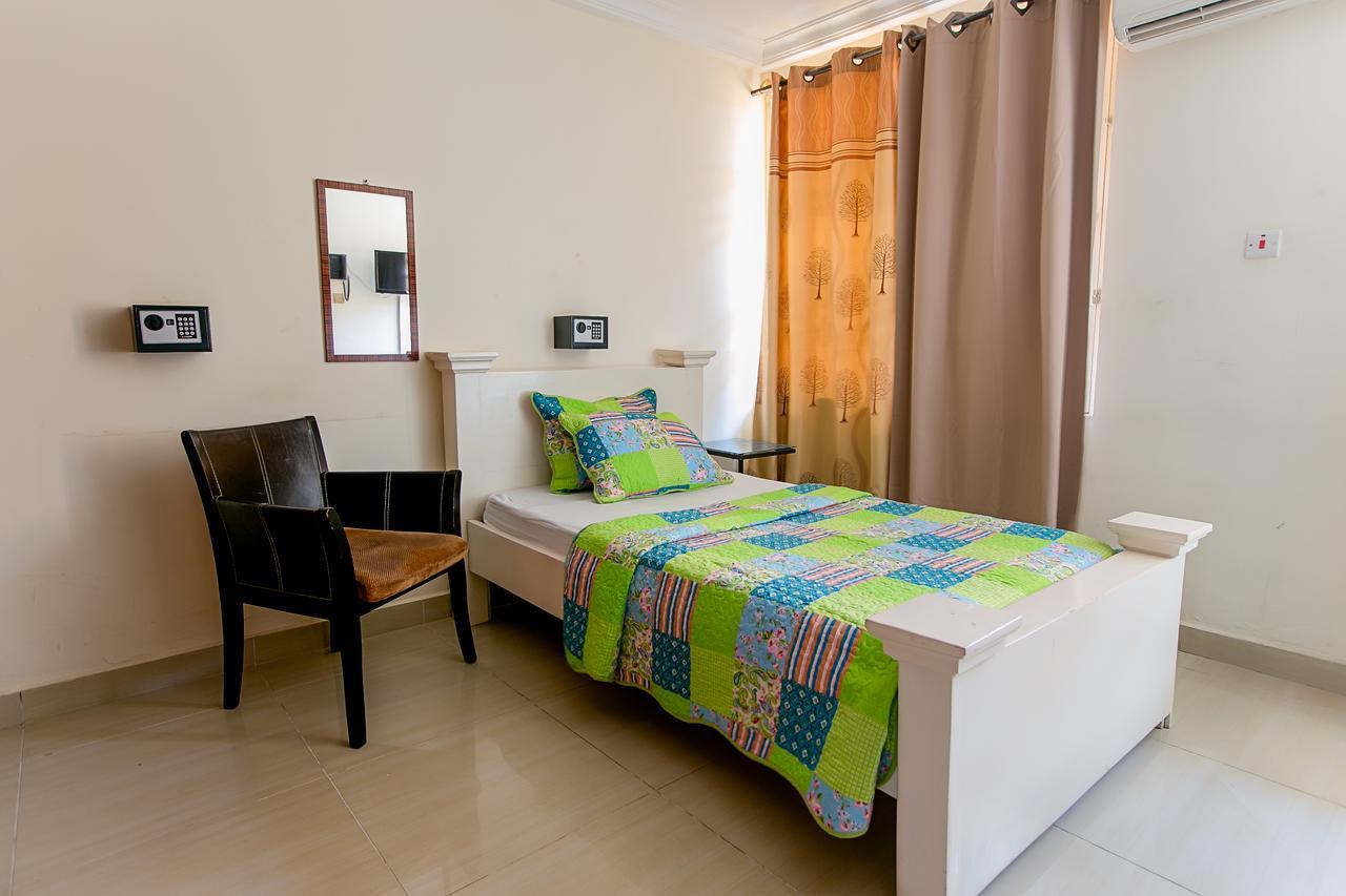 @Home Boutique B&B Hostel And Suite Accra Buitenkant foto