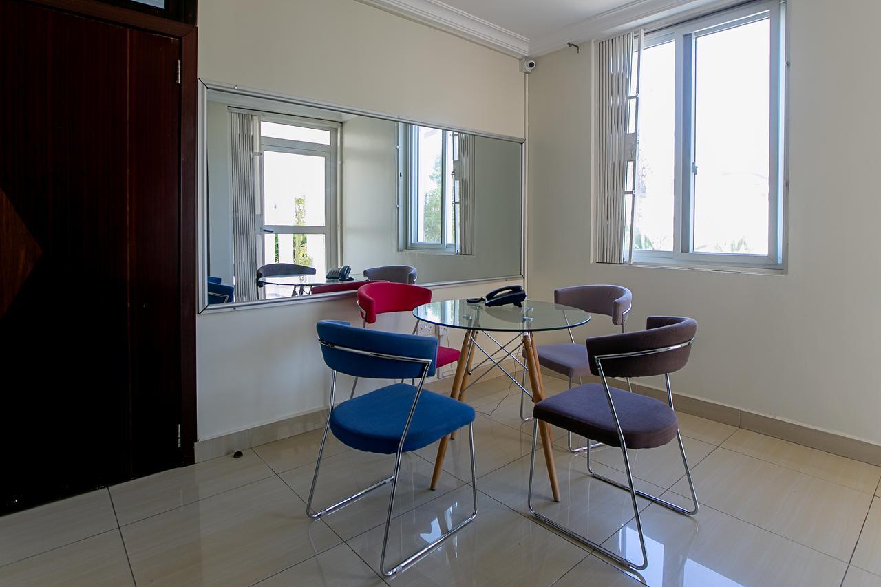 @Home Boutique B&B Hostel And Suite Accra Buitenkant foto