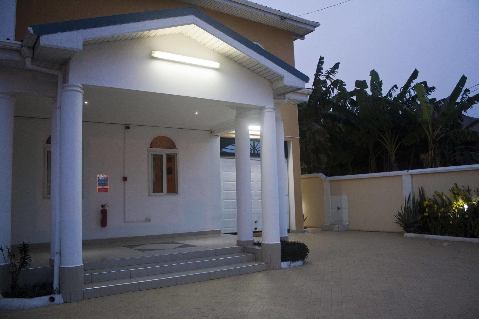 @Home Boutique B&B Hostel And Suite Accra Buitenkant foto