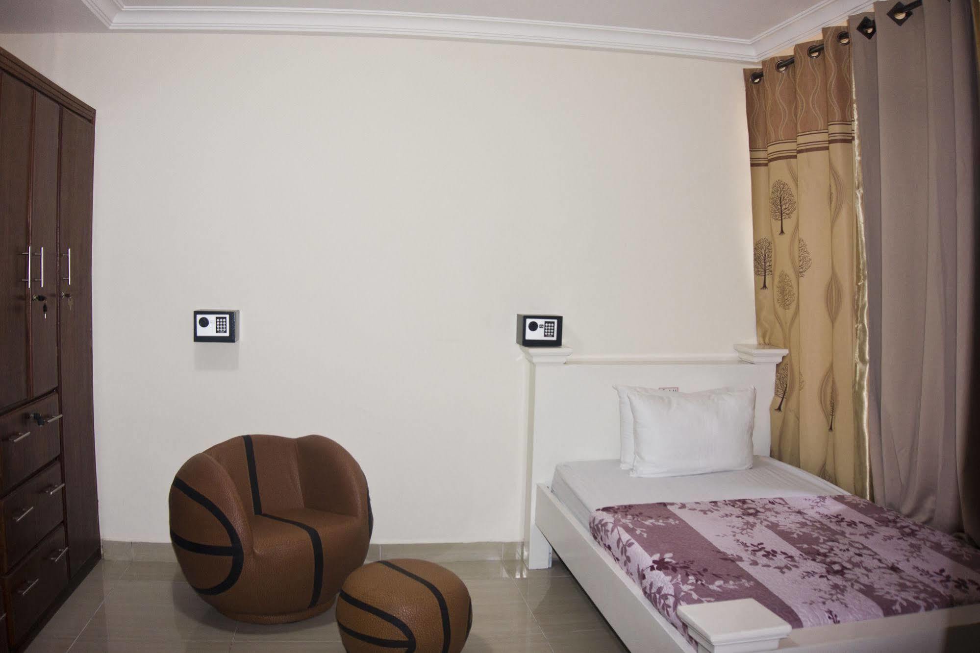 @Home Boutique B&B Hostel And Suite Accra Buitenkant foto