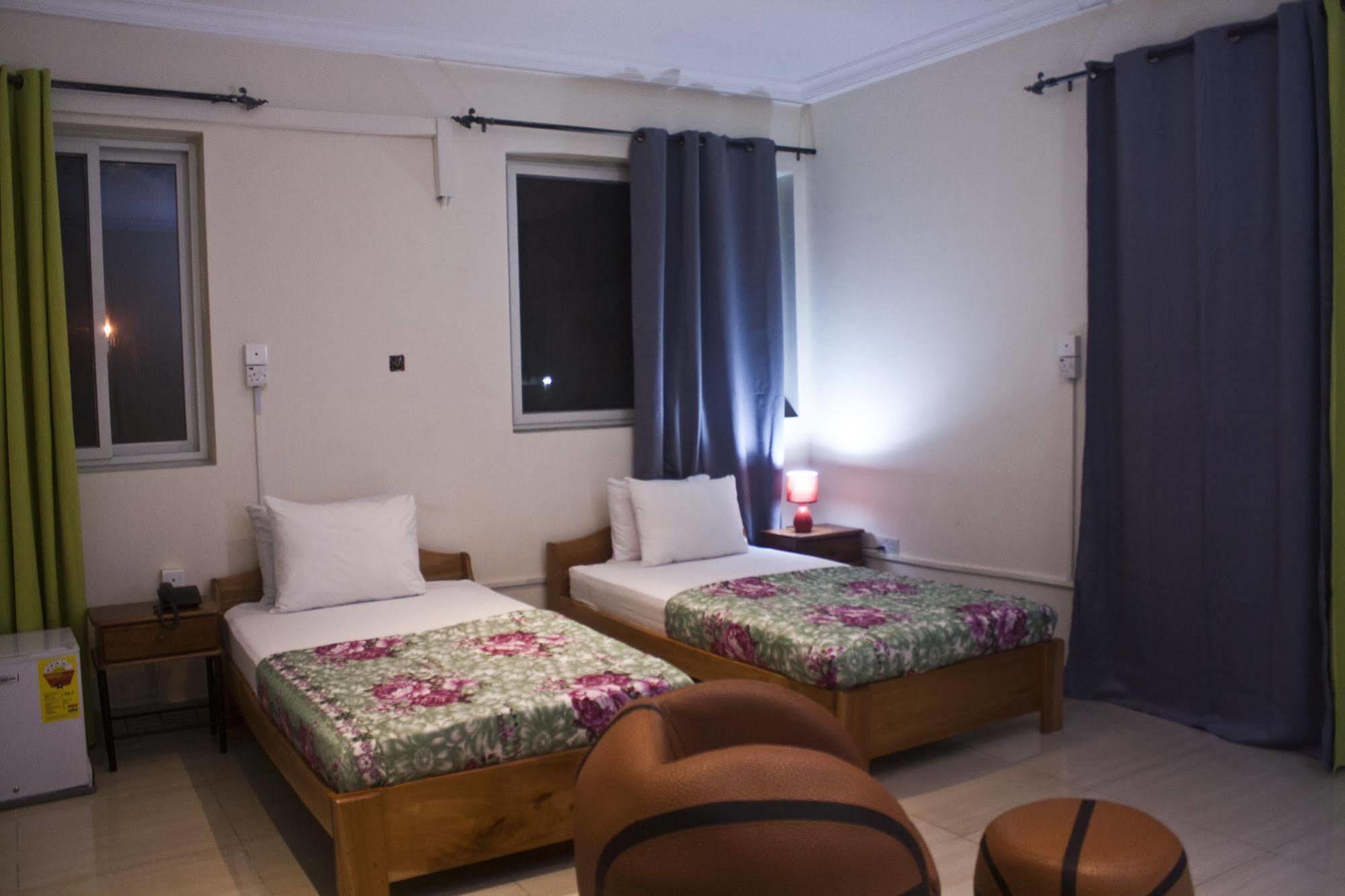 @Home Boutique B&B Hostel And Suite Accra Buitenkant foto
