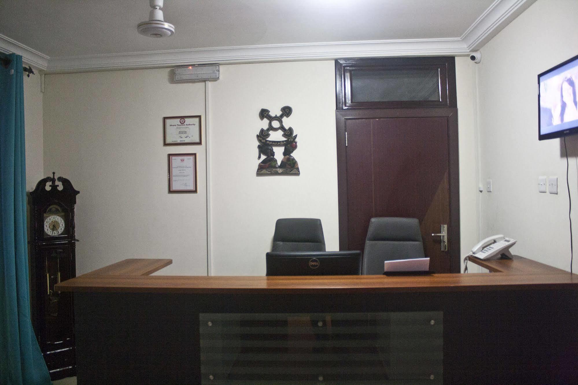 @Home Boutique B&B Hostel And Suite Accra Buitenkant foto