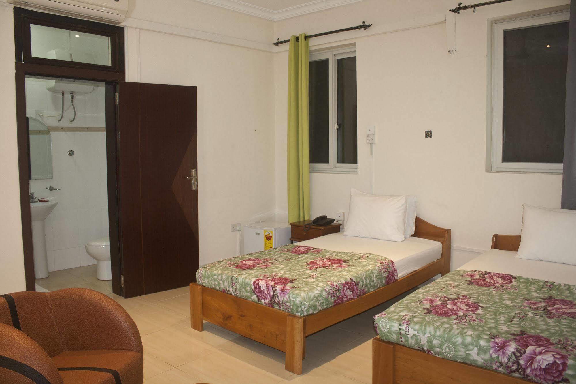 @Home Boutique B&B Hostel And Suite Accra Buitenkant foto