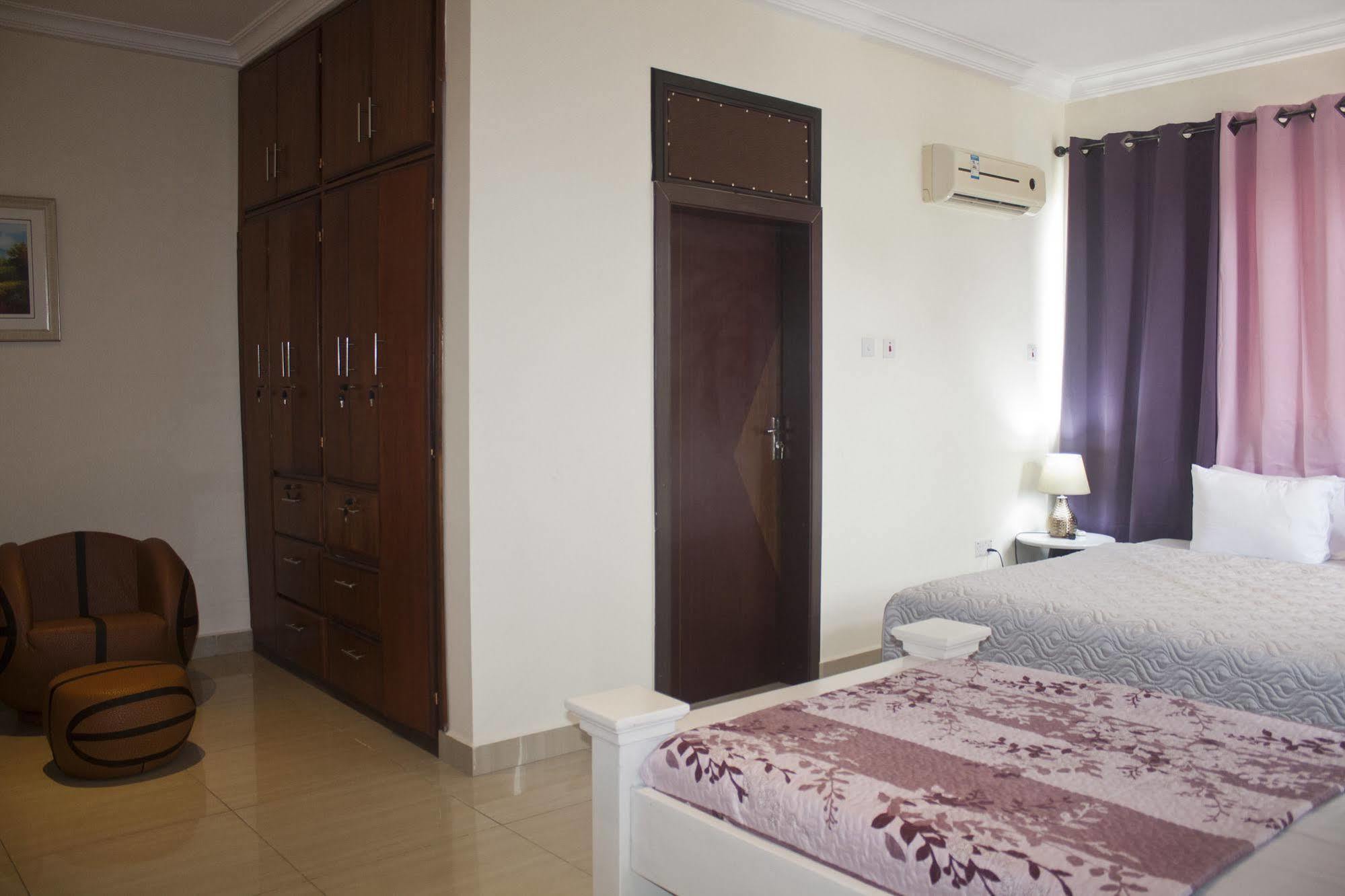 @Home Boutique B&B Hostel And Suite Accra Buitenkant foto