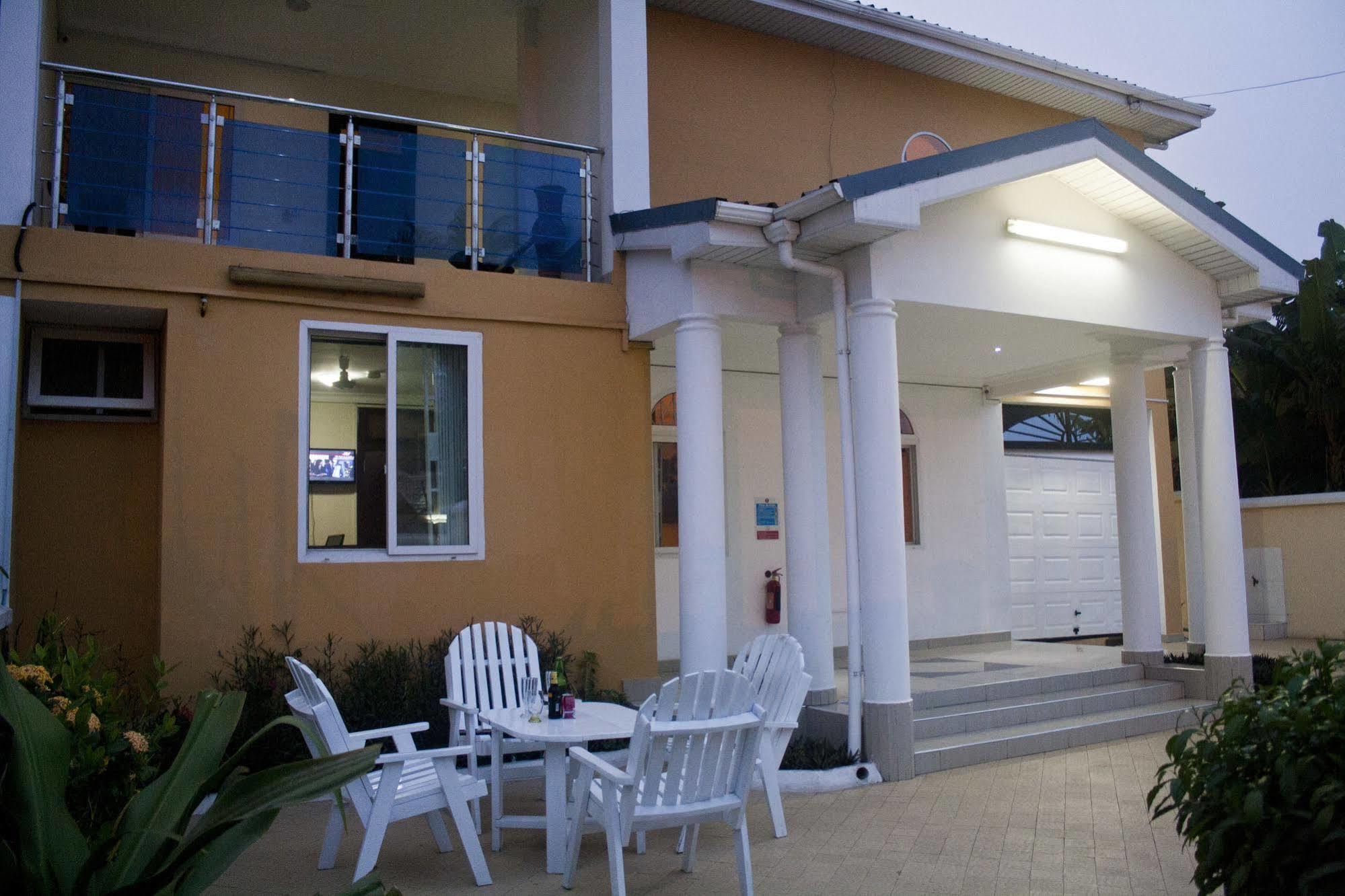 @Home Boutique B&B Hostel And Suite Accra Buitenkant foto